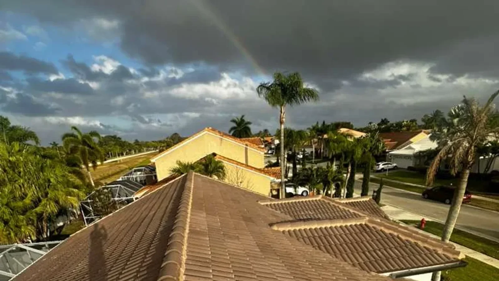 Emergency Roofing Hollywood FL: Storm Tarping & Prep